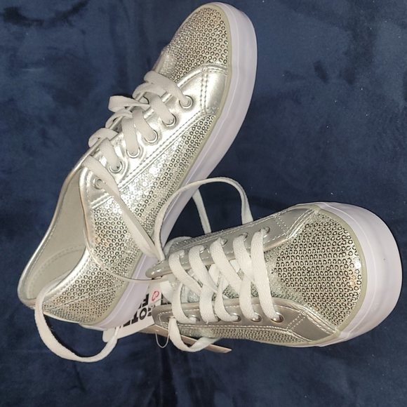 New GOTTA FLURT mini sequin styled sneaker set  size 7.5(you get them both) - Picture 8 of 8